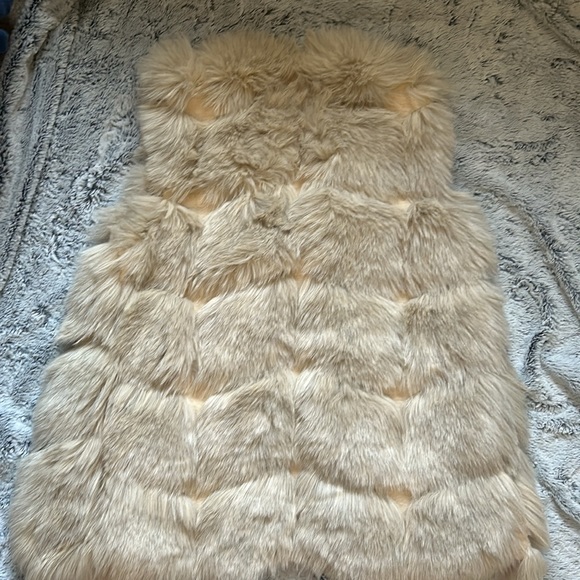 Missguided fur vest - Picture 3 of 5